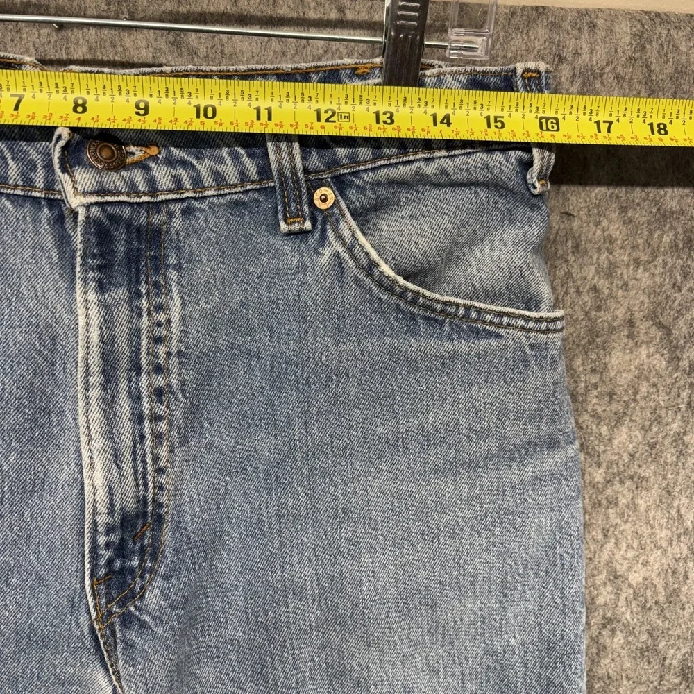 Levis waist 32